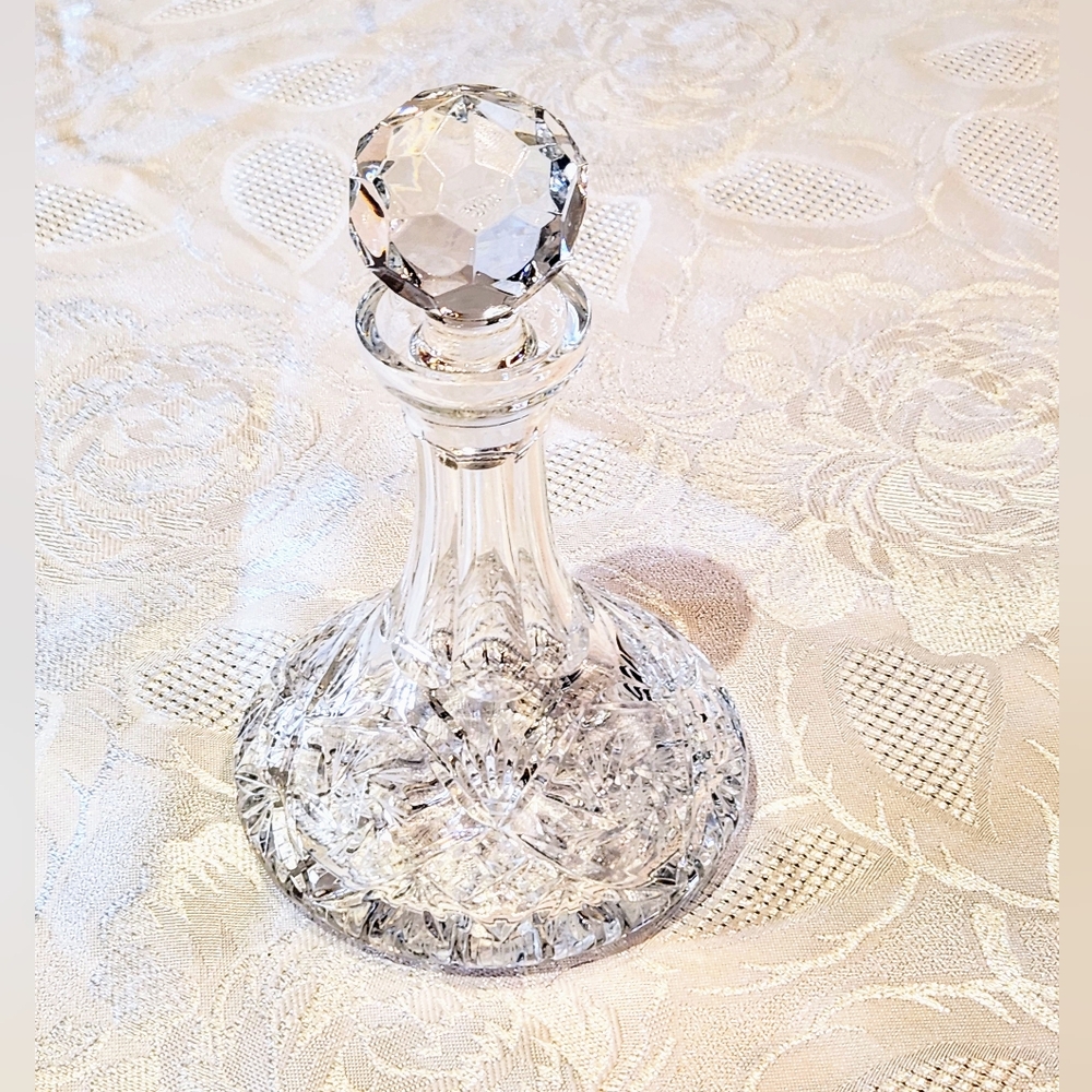 Crystal Bottle Starburst Pattern with piramidal stopper Czech Republic led glass